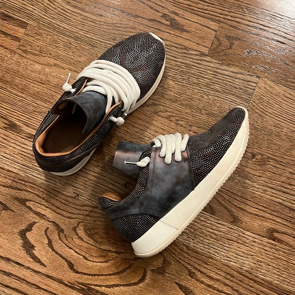 Esseutesse Beaded Non-Fringe Camo Sneakers